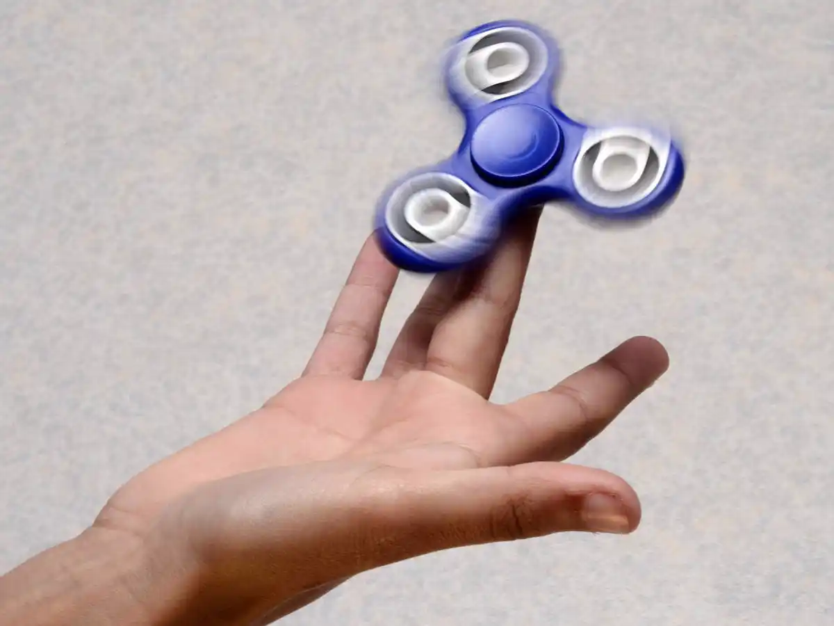 ¿Qué es el Spinner, el trompo que revoluciona a los niños?
