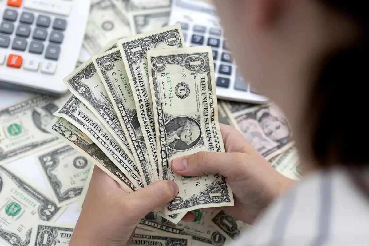 Disponen nuevas condiciones para las operaciones con dólares financieros