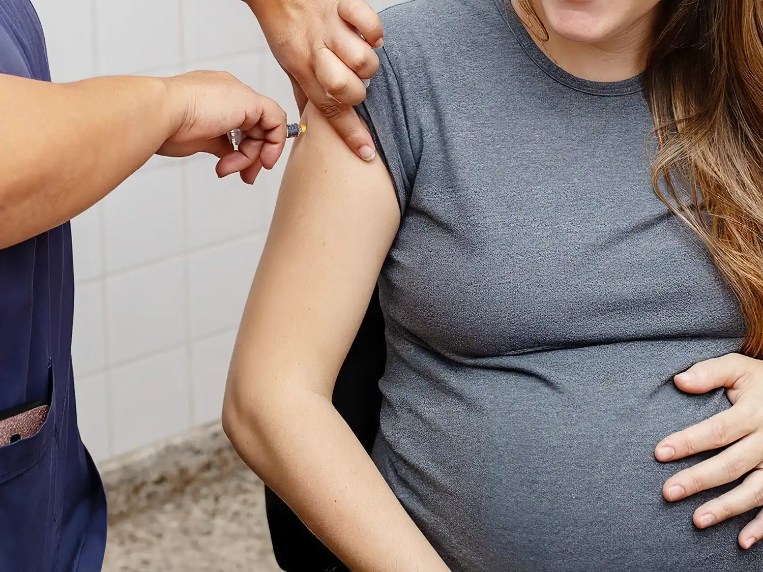 Salud insta a las embarazadas a vacunarse contra el Virus Sincicial Respiratorio para proteger a sus bebés