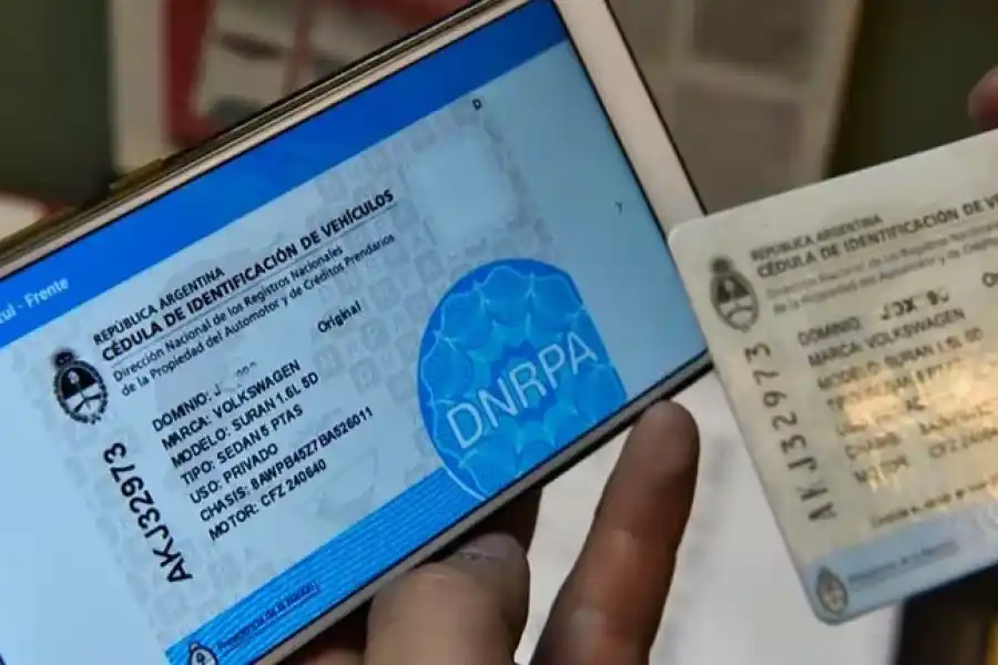 Sin la cédula azul, ¿cómo autorizar a alguien a manejar tu auto?
