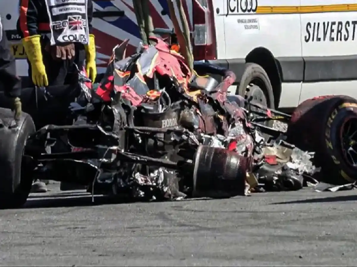 Red Bull confirma que el auto de Verstappen "no sirve más"