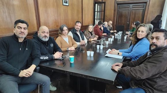 UPCN aceptó la paritaria propuesta por el Gobierno y ATE la rechazó