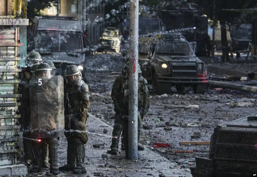 En Chile no cesan las protestas y Piñera anuncia acuerdos para frenar descontento popular