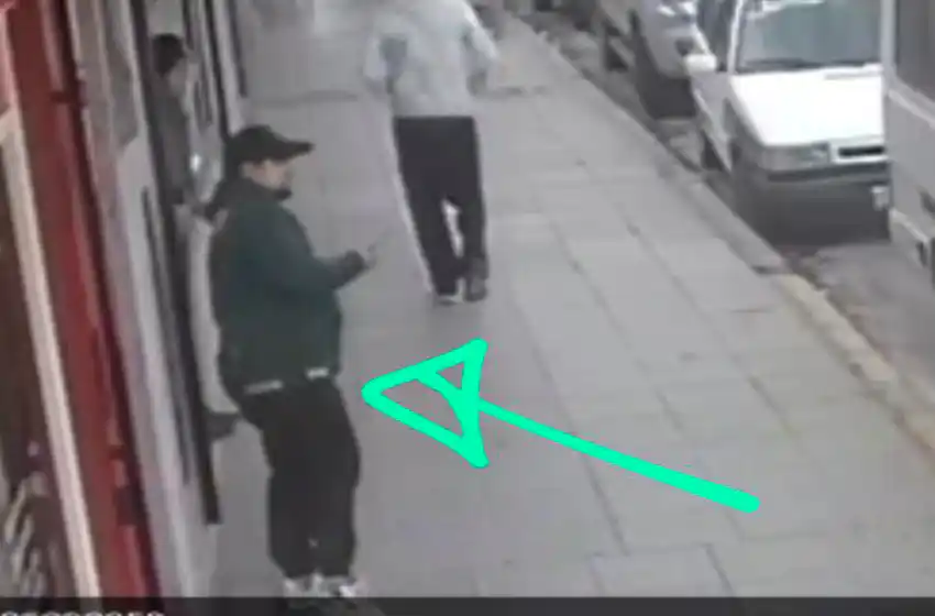 Dejaron la camioneta estacionada y en menos de 10 minutos les robaron un televisor