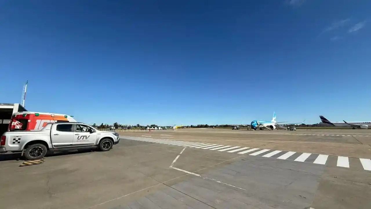 27 vuelos sanitarios consolidan al Aeropuerto Internacional de Rosario como pieza clave de la logística provincial - 1