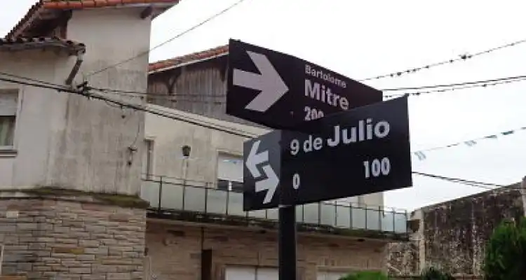 Reponen carteles con los nombres de las calles