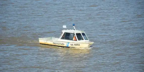 Buscan a un adolescente de 16 años desaparecido en el río Paraná mientras pescaba con amigos
