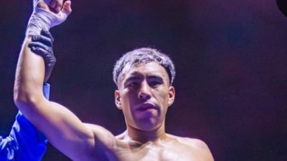 Axel Córdoba se muestra en la FAB frente a Niang