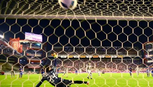 El Rojo buscó siempre, pero no pudo con Tigre en un partido caliente
