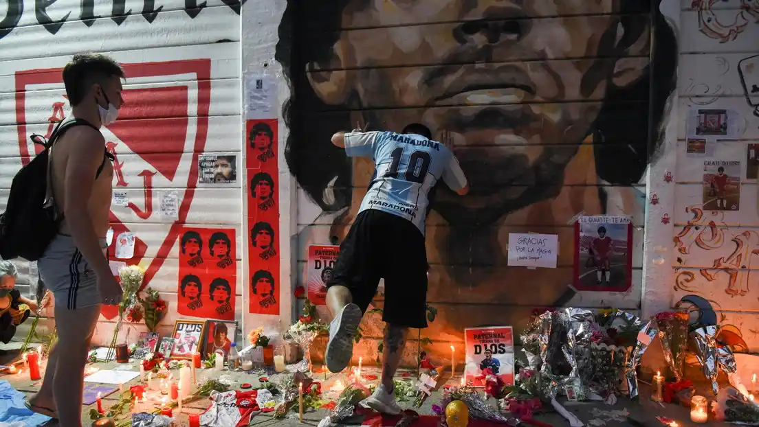 Juntan firmas para que retiren la camiseta de Maradona de la Selección