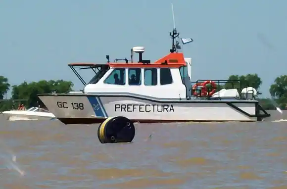 Detuvieron a un hombre que estaba por cruzar alcoholizado de la isla a Rosario junto a su hijo de 8 años