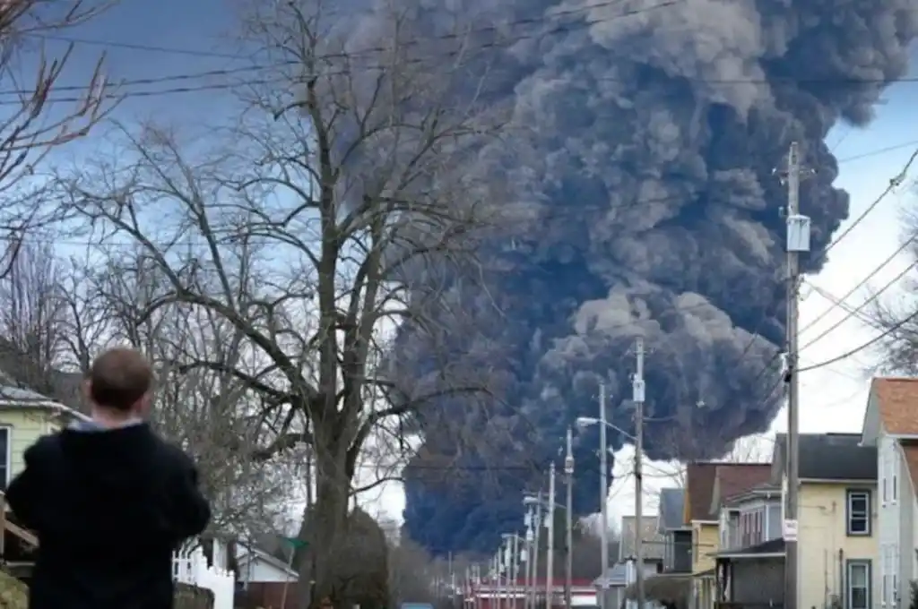 Ciudadanos de Ohio reportan graves enfermedades luego del descarrilamiento del tren con sustancias tóxicas