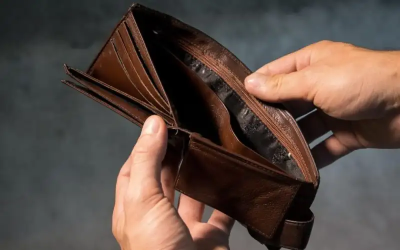 Pérdida del poder adquisitivo: el consumo masivo cayó más de un 20% en abril