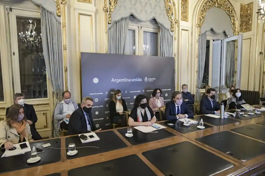 El Gobierno evaluó nuevas restricciones con expertos y podrían anunciarse el jueves