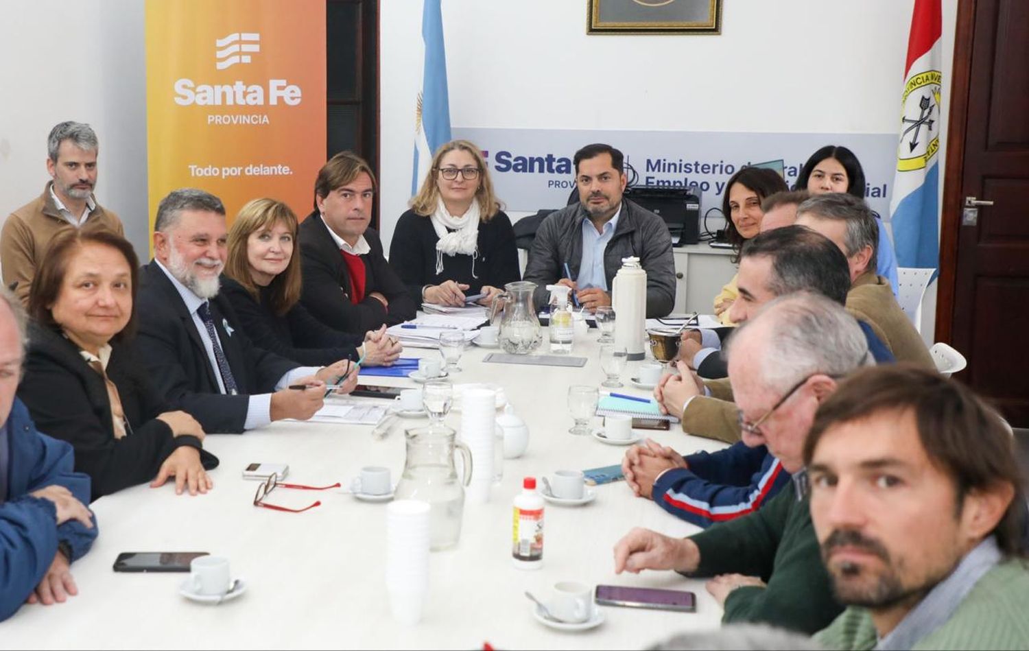 El encuentro fue encabezado por los ministros de Salud, Silvia Ciancio, y de Trabajo, Roald Báscolo.