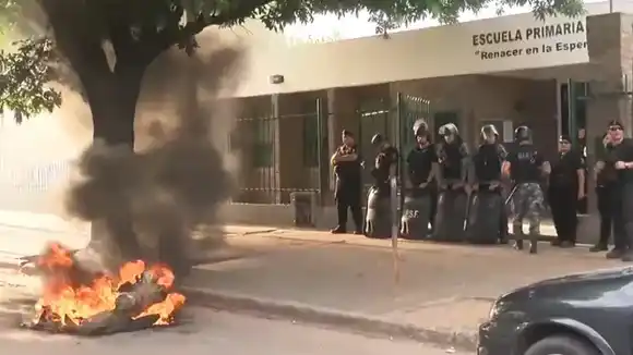 Cierre preventivo y caos en una escuela tras una denuncia de violencia sexual entre alumnos
