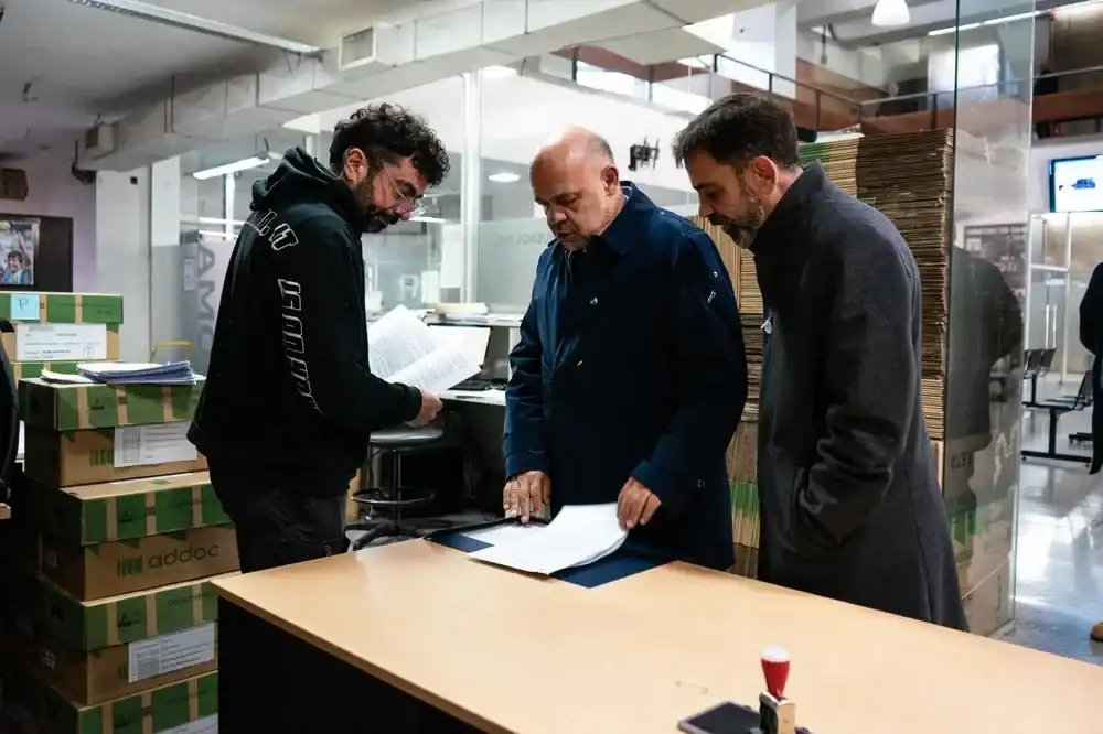 Carlos Curestis y Juanes Osaba entregaron un pedido formal de informes en IOMA.