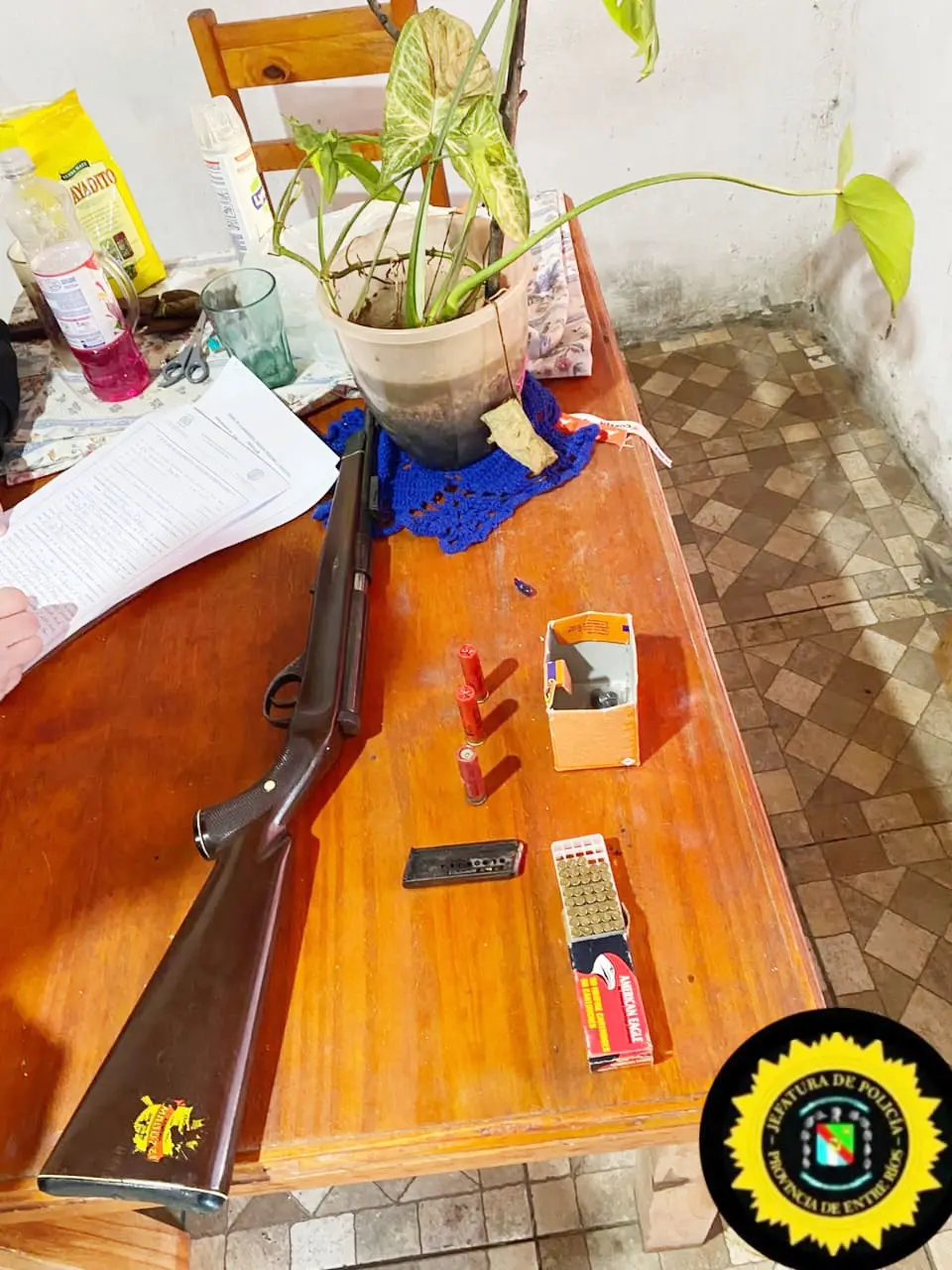 Incautación de un arma de fuego en allanamiento