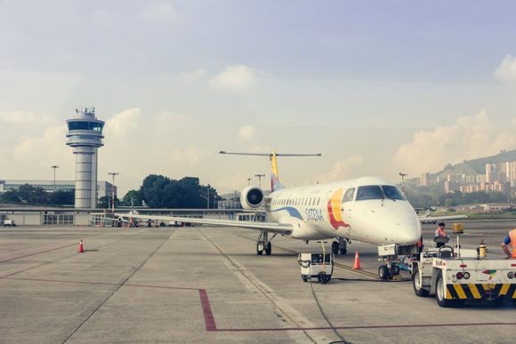 Colombian Satena begins to sell flights to Venezuela