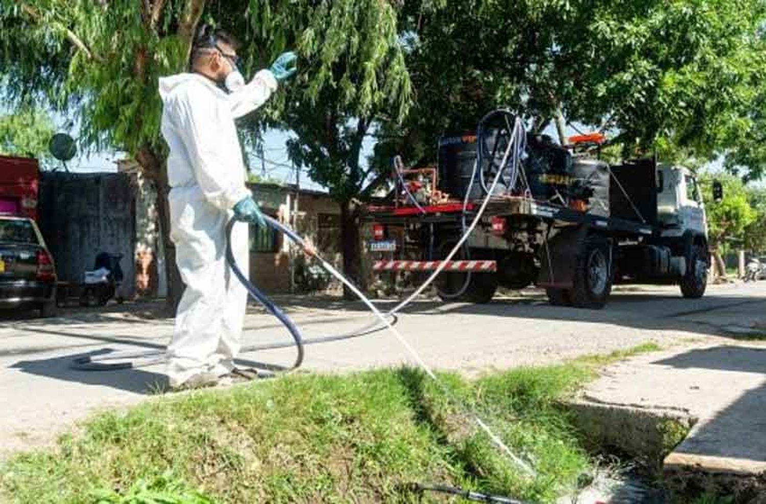 El municipio continúa con el operativo para combatir los mosquitos en Rosario