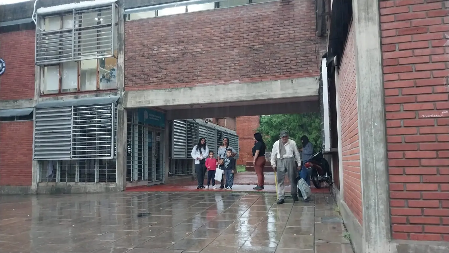 El personal fue autorizado a no concurrir a su trabajo por el temporal.
