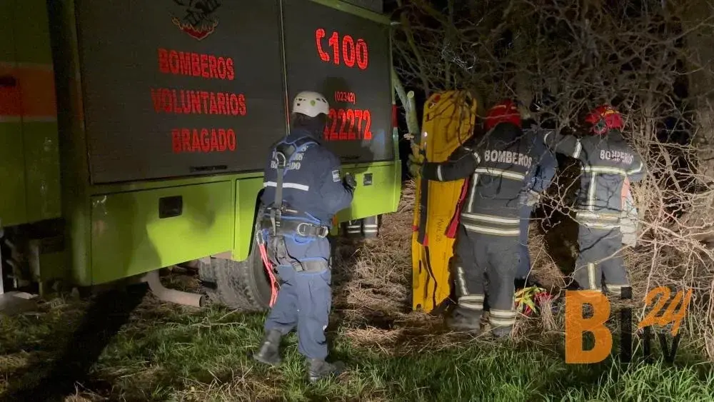 Los servidores públicos lograron descender al deportista.
