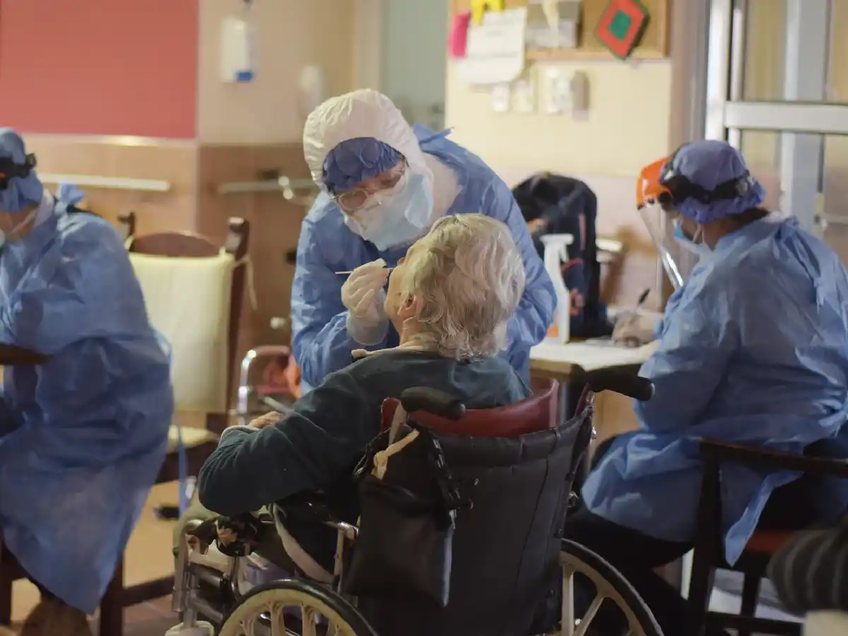 Arroyito: operativo de testeos en residencias privadas de adultos mayores          