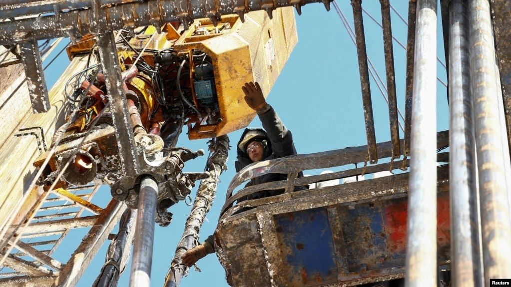 Se espera que guerra en Ucrania desencadene alza en precios de combustible