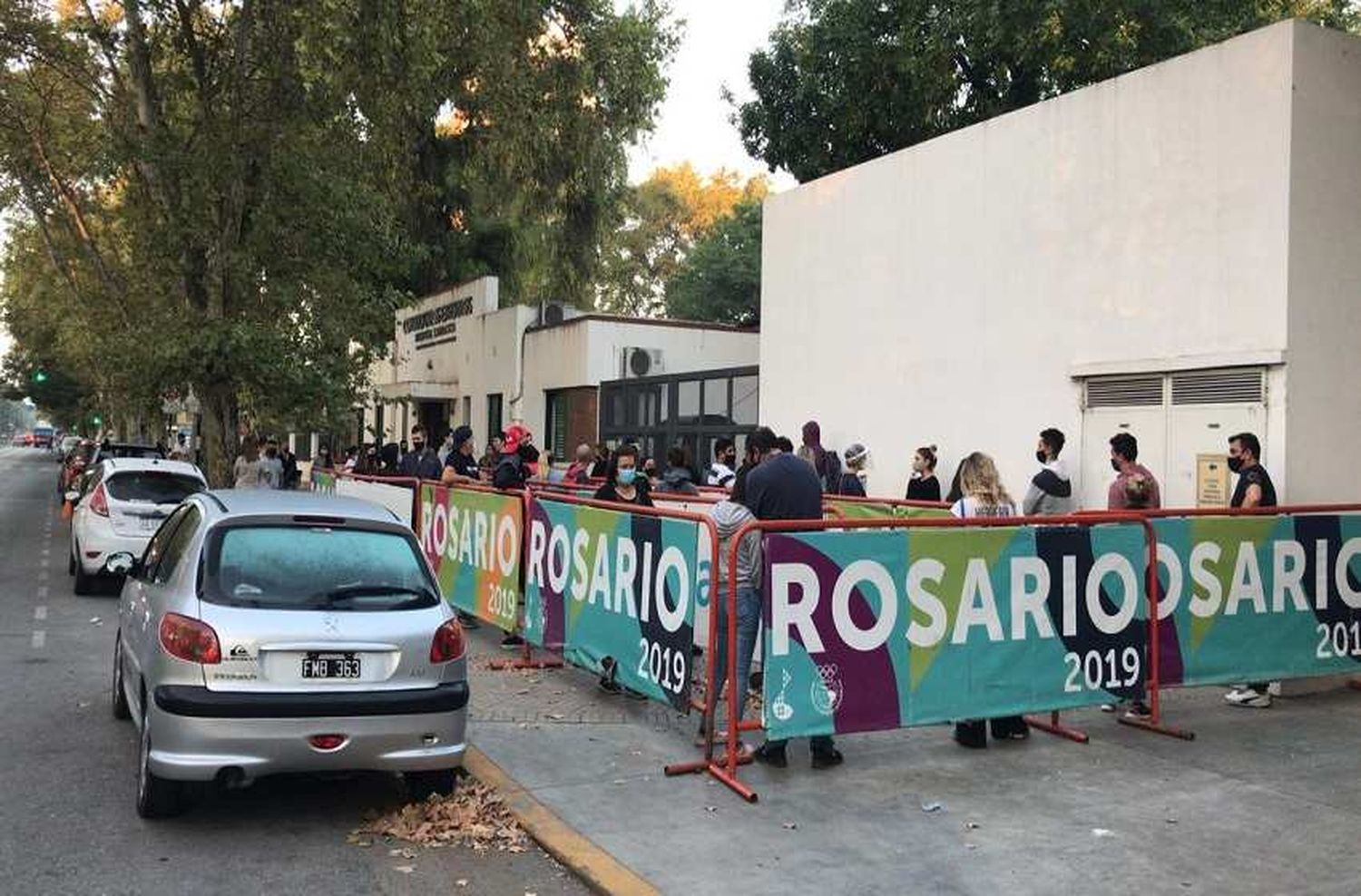 Los rosarinos se vuelcan masivamente al Carrasco para ser hisopados: “Este lunes superamos las 240 personas”