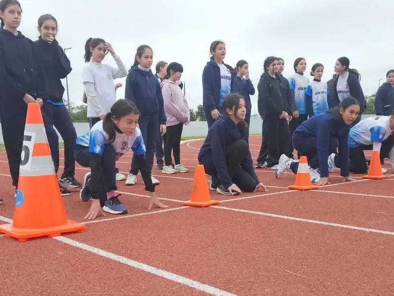 La Secretaría de Deportes organizó
un encuentro recreativo escolar