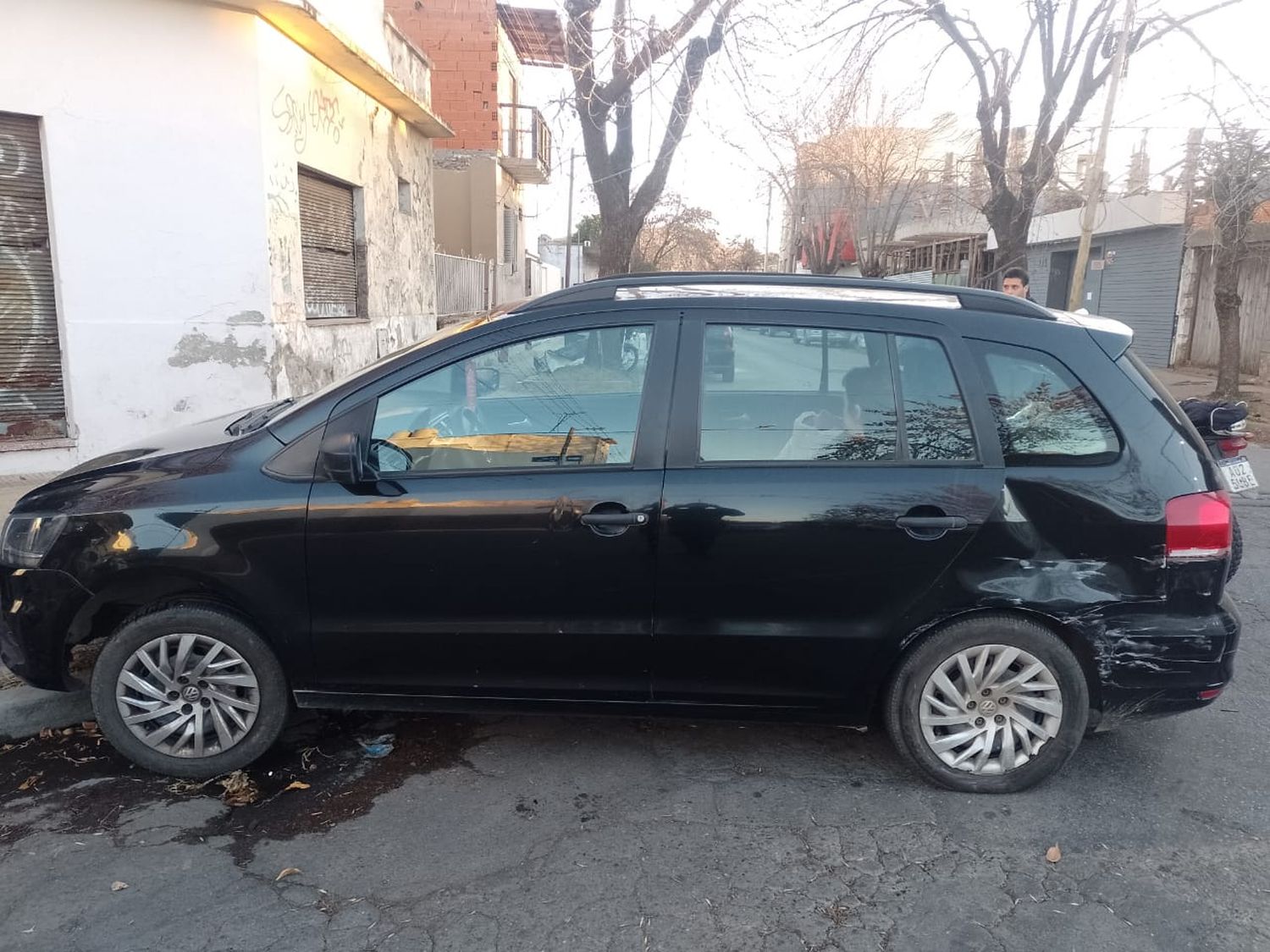 Dos autos chocaron en la esquina de Las Heras y 14 de Julio