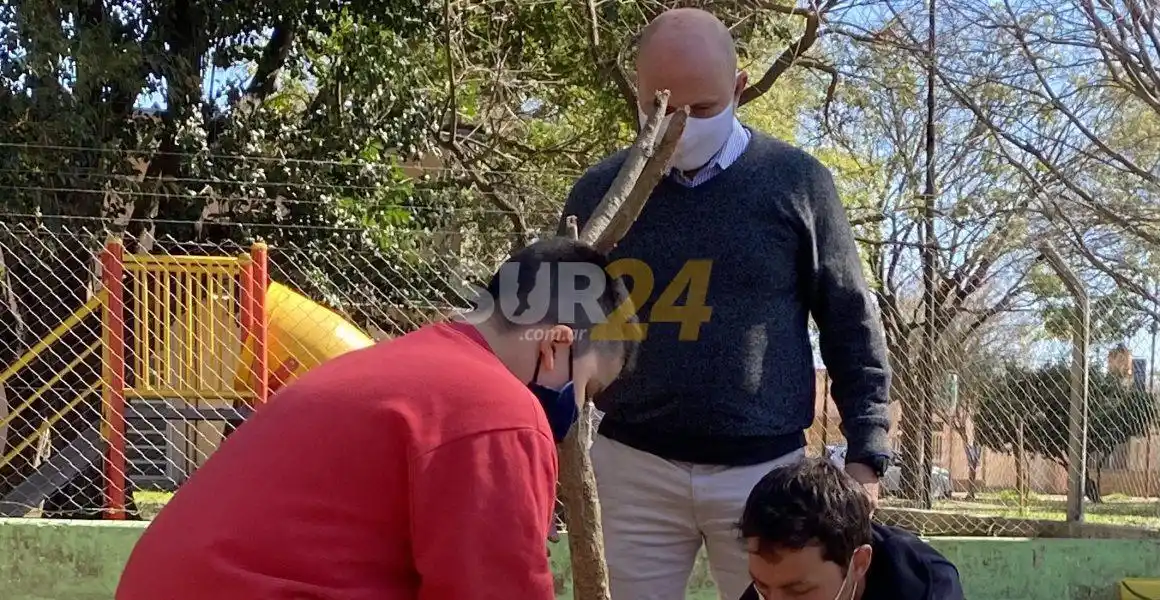 El defensor Gabriel Savino plantó ejemplares de Ceibo en Venado Tuerto