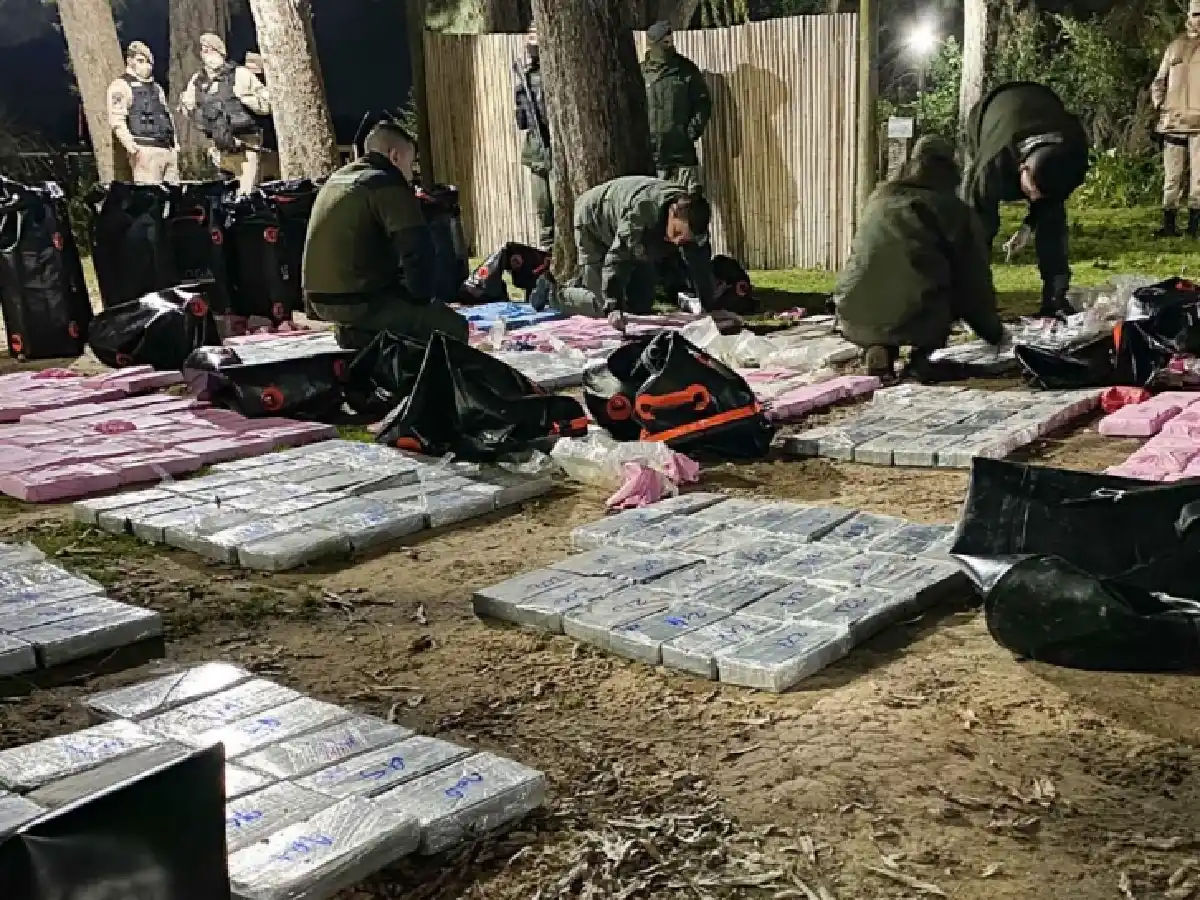 Secuestraron más de una tonelada y media de cocaína que iba a traficarse en velero a Europa