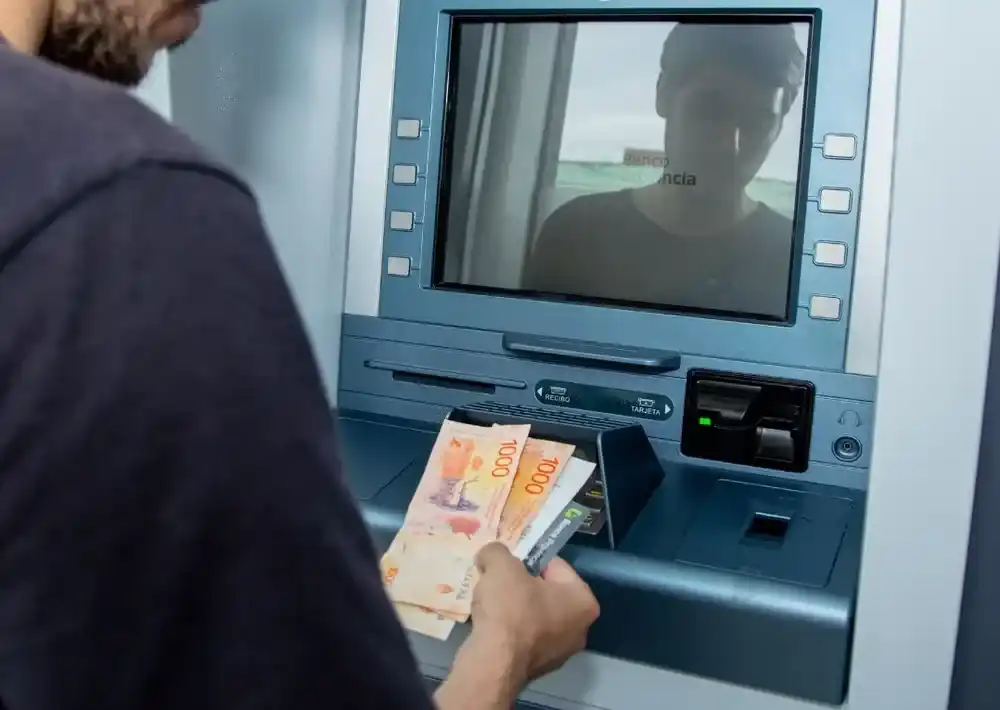 Los salarios registrados treparon 1,8% en mayo y quedaron debajo de la inflación