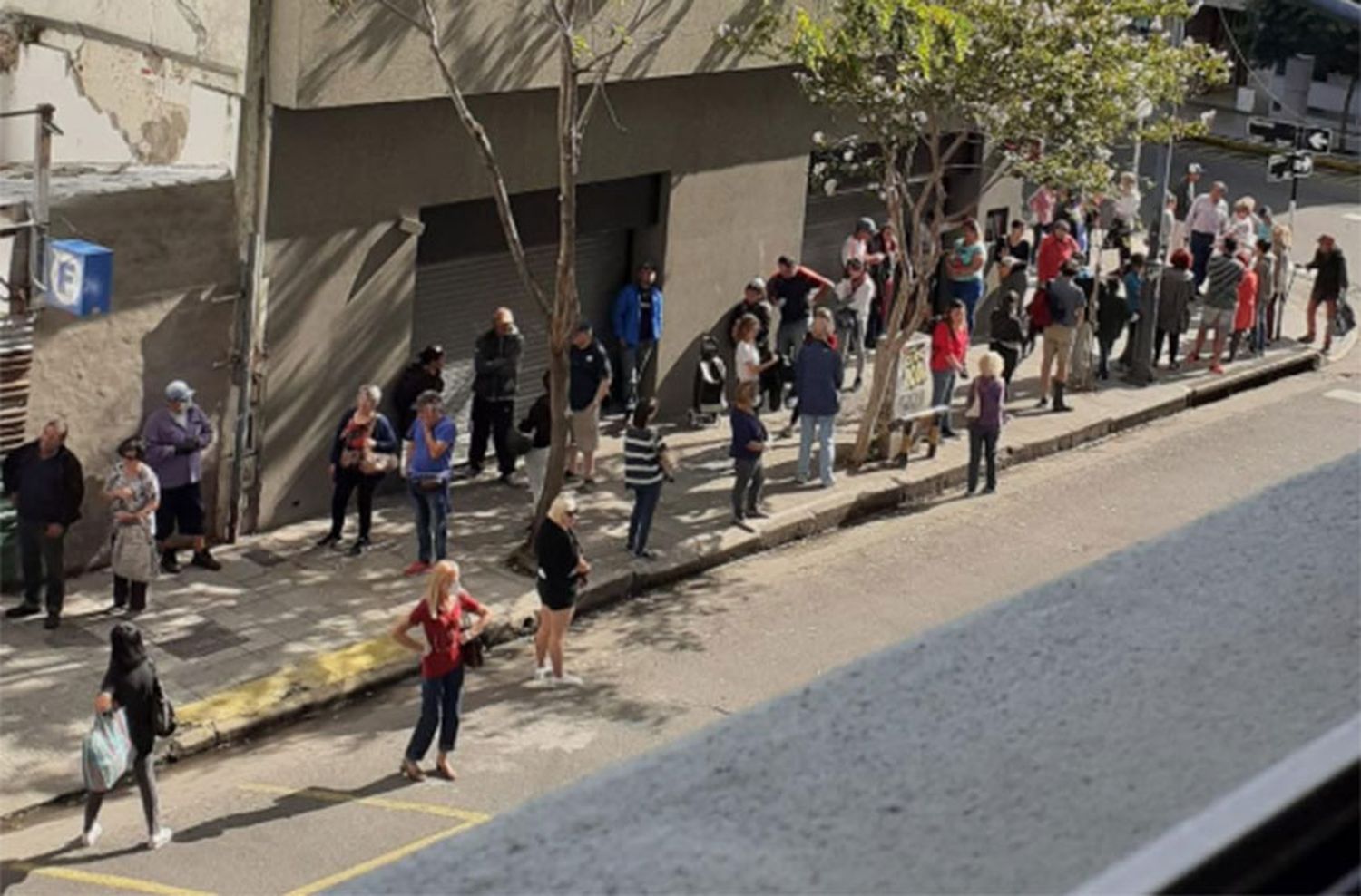 Filas de jubilados en los bancos: aseguran que fue "un caso puntual"