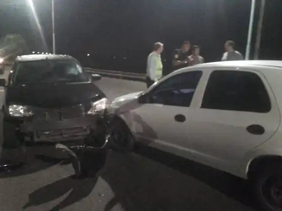 Choque frontal en Puente Alvear