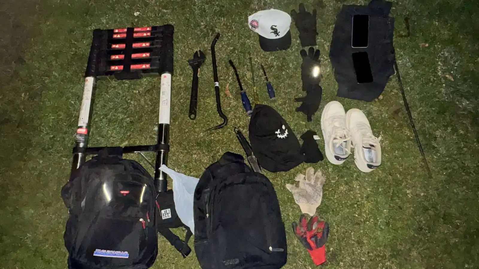 Entraron por los techos, maniataron a una jubilada y terminaron detenidos