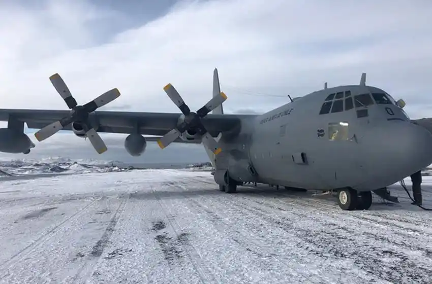 Hallaron restos humanos en la zona de búsqueda del avión chileno