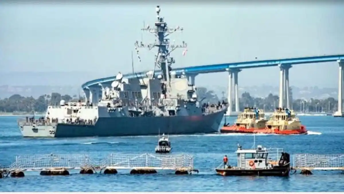 ATIZANDO la CANDELA: EE. UU.  despliega buque de guerra «USS Spruance» en la frontera con México