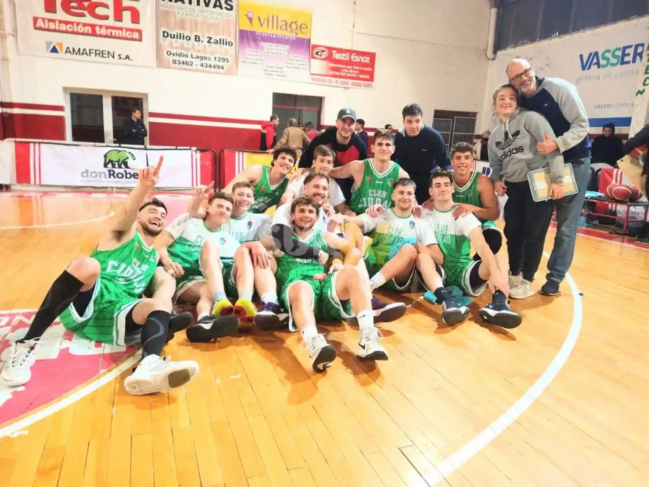 Con un gran envión final, Club Ciudad se quedó con otro clásico