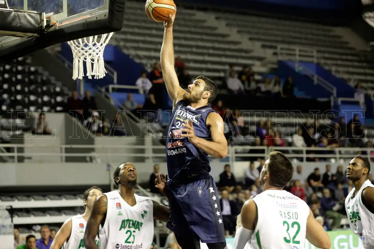 Con un gran Acuña, Peñarol superó a Atenas
