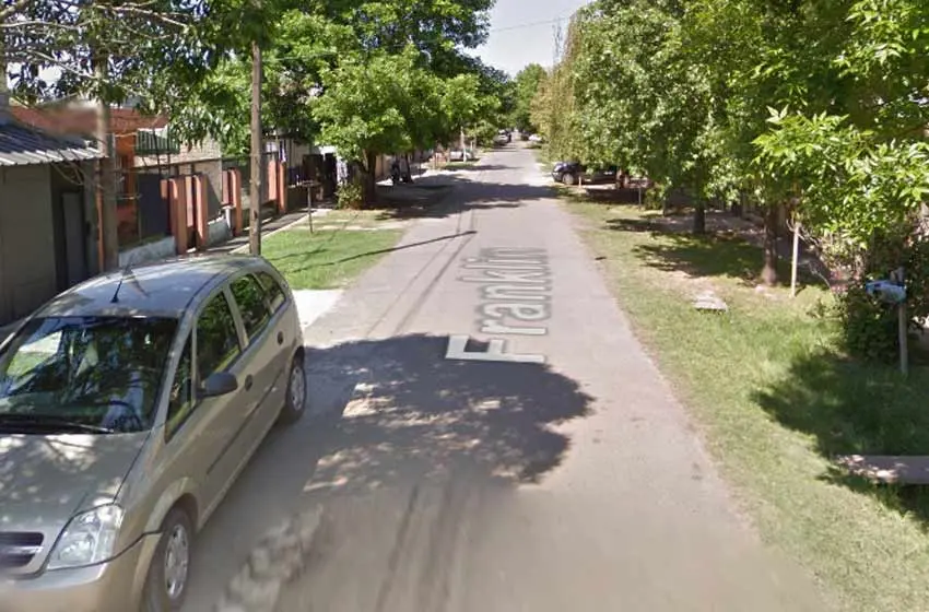 Dejó a su pareja inconsciente tras golpearla, se atrincheró con un cuchillo y lo detuvieron