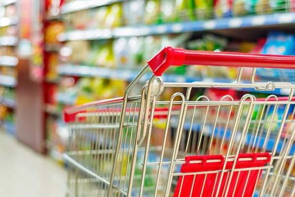 Dejó la billetera en el changuito del supermercado y se la robaron