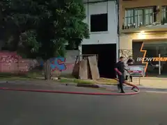 El incendio en una obra abandonada desnudó la inseguridad que denuncian los vecinos de Pinto y Rivadavia