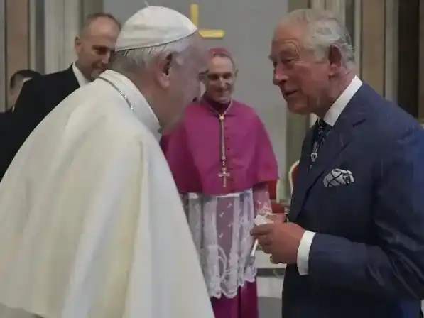 Encuentro. El Papa y el rey Carlos III en su visita de 2017. Imagen: Vatican Media.