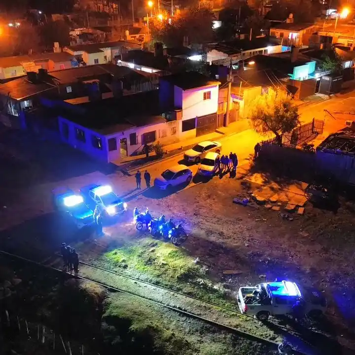 Intentó huir de la Policía y descartó un trozo compacto de cocaína en plena fuga