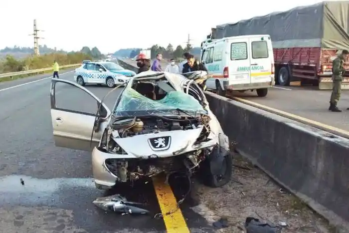 Una mujer de Villa Adela perdió la  vida en un accidente en la autovía