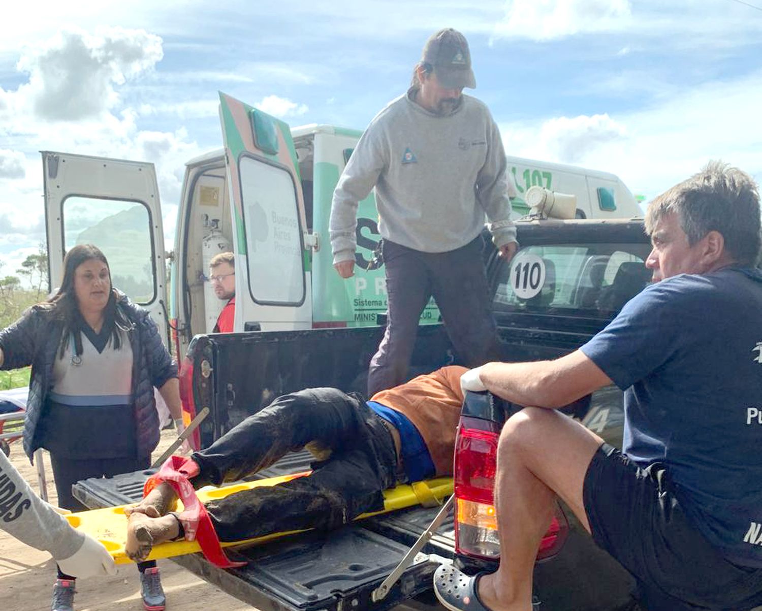Traslado. Del joven que recibió las heridas de arma de fuego en la jornada de ayer