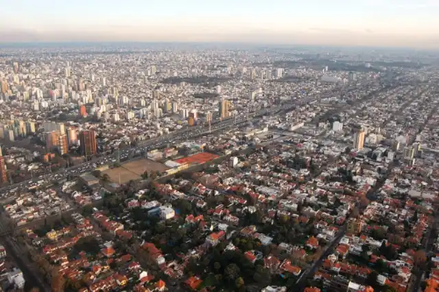 COVID en el AMBA: Los casos siguen en aumento pero a un ritmo menor