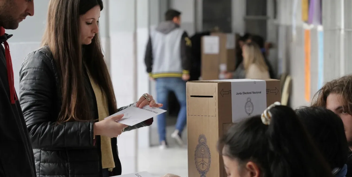 En Santa Fe habrá 51 boletas, lo que abarca 27 precandidaturas a presidente y vice, y 36 con listas de diputados nacionales; en algunos casos con modalidad de “boleta corta”.